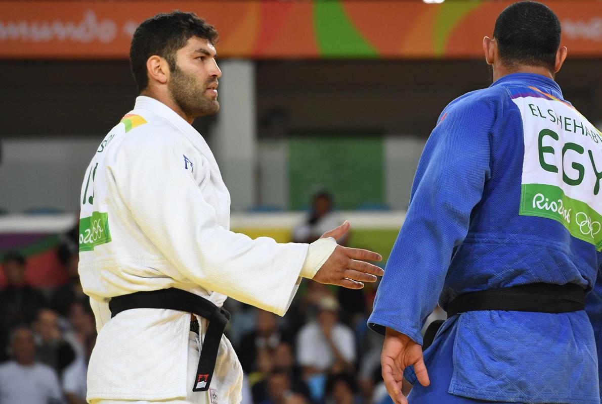 Un judoca egipcio niega el saludo a otro israelí