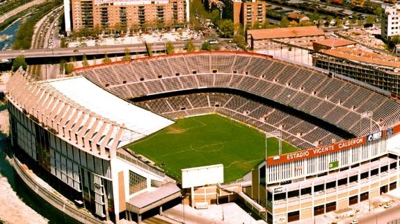 Homenaje en las camisetas al último curso en el Vicente Calderón