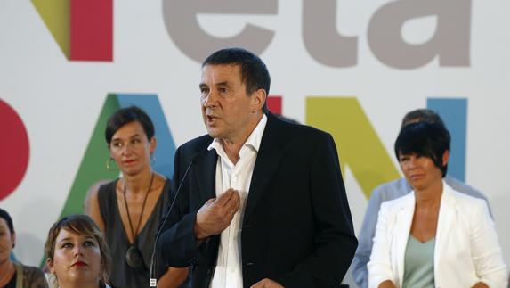 Otegi propone a PNV y Podemos diálogo para lograr un «acuerdo de país»