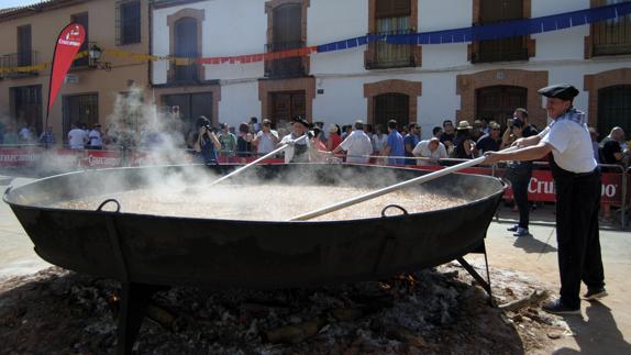 Villanueva de los Infantes elabora el pisto más grande del mundo