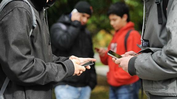 Los españoles no realizan ningún tipo de control parental del móvil de sus hijos