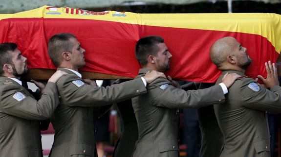 Emotivo adiós en el cuartel de Marines al soldado valenciano muerto en Irak