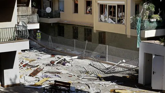 Desalojan el edificio contiguo al que sufrió el domingo una explosión en Premià