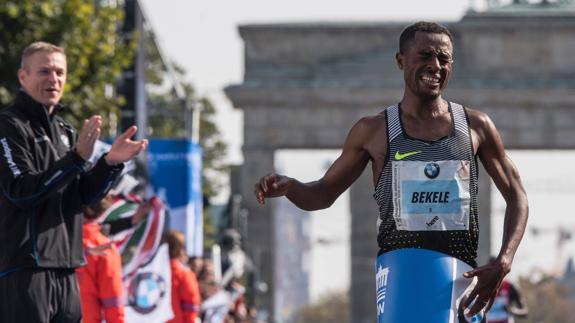 El etíope Bekele gana el maratón de Berlín con la segunda mejor marca de la historia