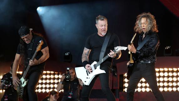 Metallica y Rihanna actúan en Nueva York en apoyo a los refugiados