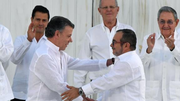 El Gobierno colombiano y las FARC firman una paz histórica