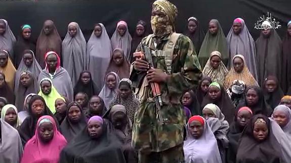 Boko Haram libera a 21 de las 200 niñas secuestradas en Nigeria