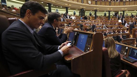 Pedro Sánchez rompe la disciplina de aplauso