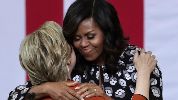 Michelle Obama hace frente unido con Clinton