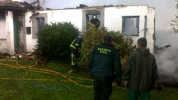 Muere una mujer de 52 años en el incendio de una casa en Asturias