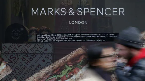 Marks & Spencer cerrará un centenar de tiendas en el mundo