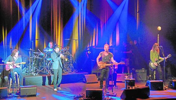 Sting devuelve la música al Bataclan