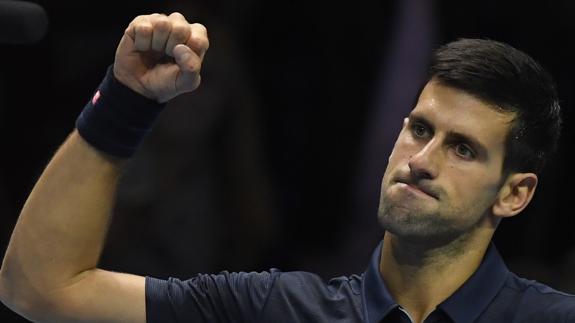 Djokovic barre a Goffin y pasa invicto a semis del Másters