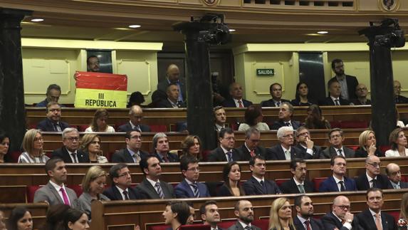 Pastor asegura que Iglesias le dijo que le disgustó el despliegue de la bandera republicana