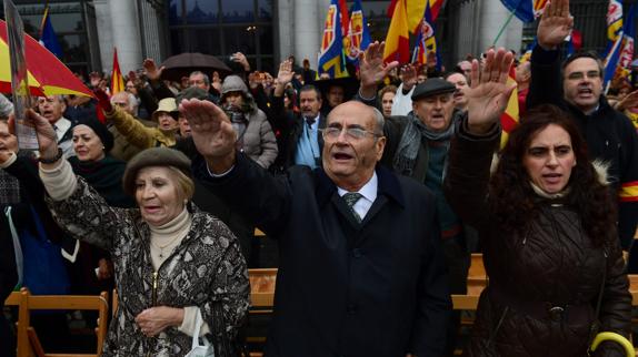 Unas 200 personas recuerdan a Franco en Madrid en el 41 aniversario del 20-N