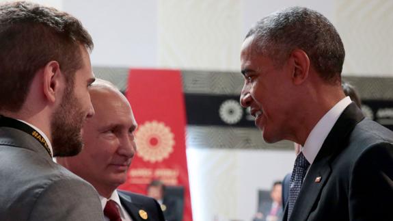 Obama y Putin dialogan brevemente sobre Ucrania y Siria en el marco del APEC