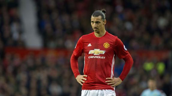 Mourinho confirma que el United renovará a Ibrahimovic