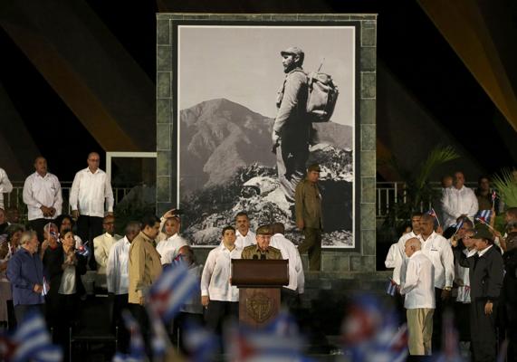 Los restos de Fidel Castro reposan ya en Santiago de Cuba