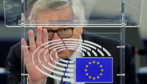 Juncker «vestirá de luto» si Le Pen es presidenta de Francia