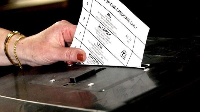 Reino Unido pedirá por primera vez documentos de identificación para votar