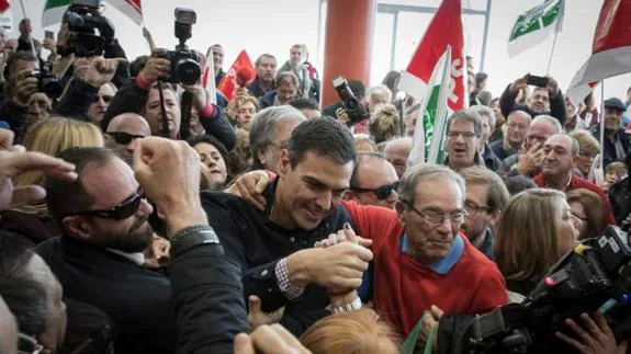 Sánchez anuncia su candidatura a las primarias para «virar a la izquierda al PSOE»