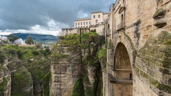 Ronda retira la medalla de oro y el título de Hijo Adoptivo a Franco