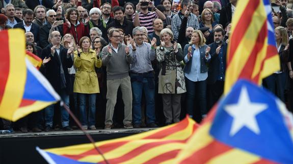 El Constitucional considera «inaceptable» la «vía de hecho» del referéndum catalán