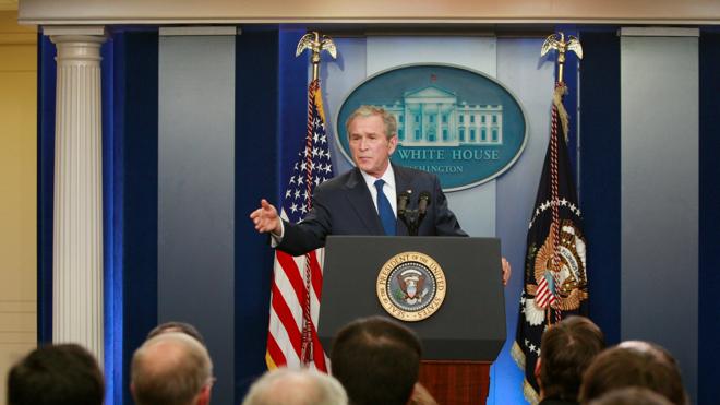 Bush marca distancias con Trump: «Los medios son indispensables para la democracia»