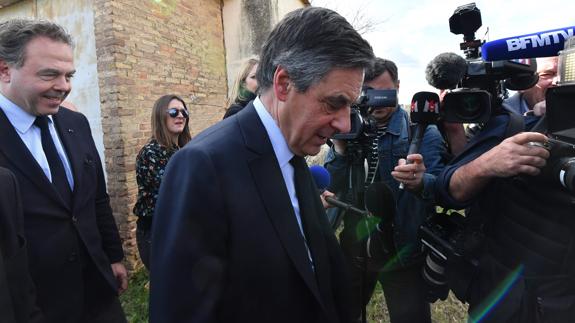 Fillon espera reunir a 45.000 personas en París para continuar con su campaña