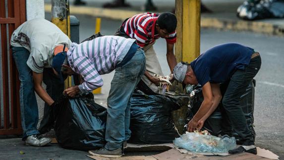 Comer de la basura, el drama del hambre en los venezolanos más pobres