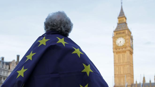 La Cámara de los Comunes deja manos libres a May para empezar el 'Brexit'