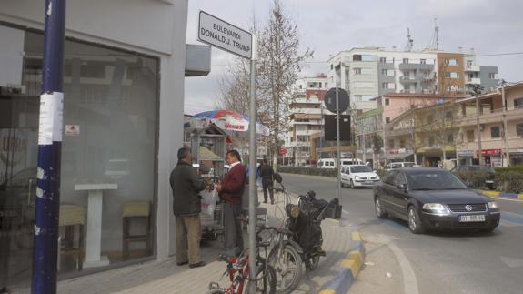 Una ciudad albanesa dedica una calle a Donald Trump