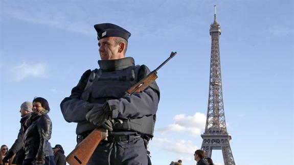 Tres policías de París, investigados por la muerte del ciudadano chino a manos de un agente