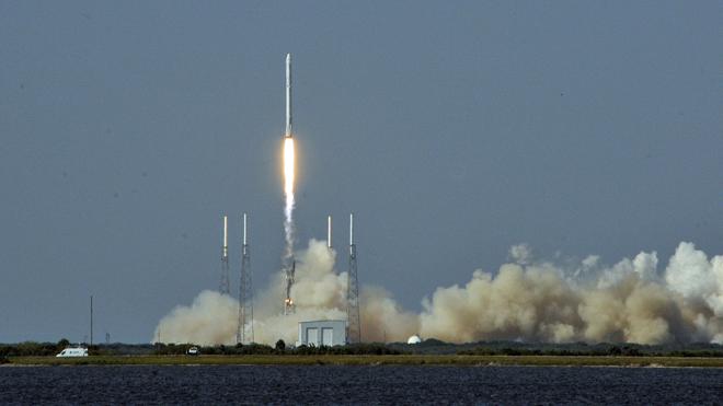 SpaceX quiere reutilizar el cohete más potente del mundo al completo