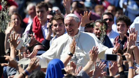 El Papa condena el terrorismo en la misa de Domingo de Ramos