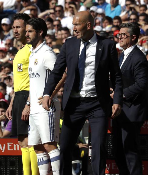 Zidane se enreda con los cambios