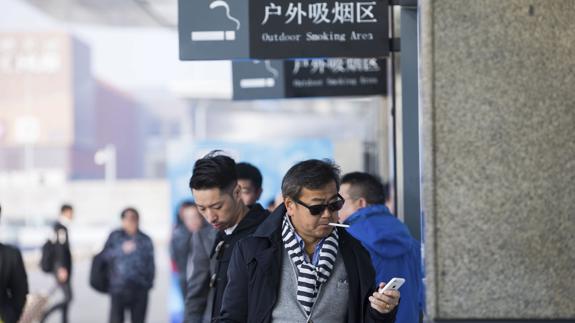 La adicción al tabaco podría impedir la reducción de la pobreza en China