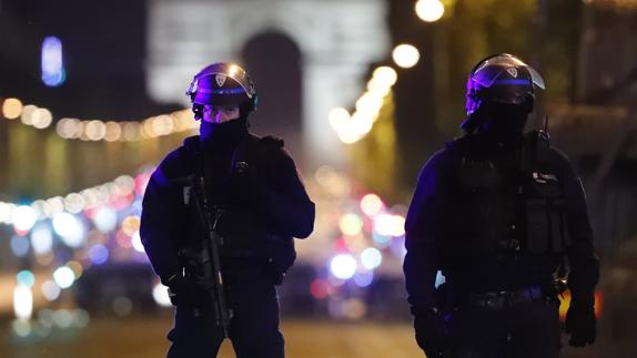 Tres detenidos del «entorno» del terrorista de París