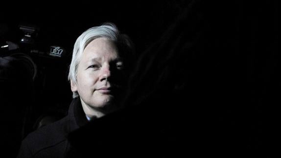 Julian Assange, ¿héroe de la transparencia o villano al servicio de Moscú?