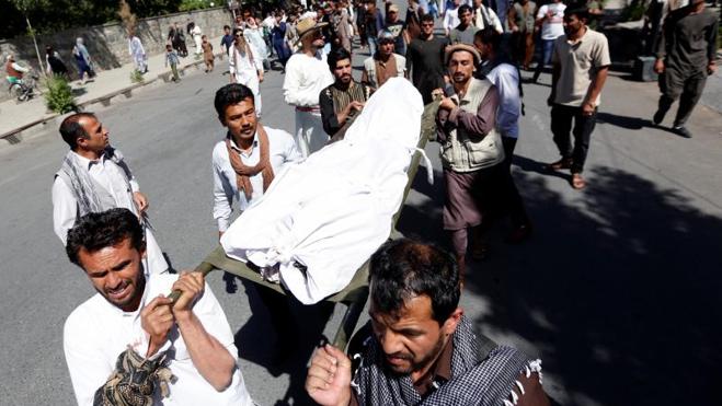 Al menos 10 muertos en varias explosiones durante un funeral en Kabul