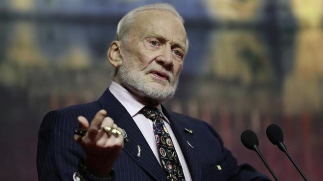 Buzz Aldrin presenta su plan para llegar a Marte en 2039