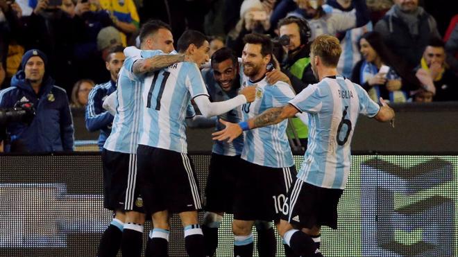 Sampaoli debuta con victoria al frente de la Albiceleste