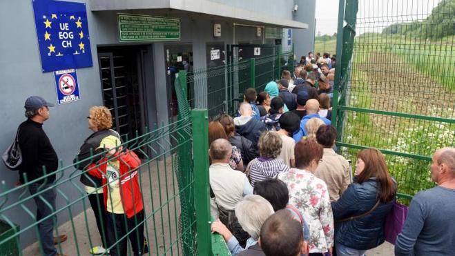 La UE abre sus fronteras a los ucranianos, pero con condiciones