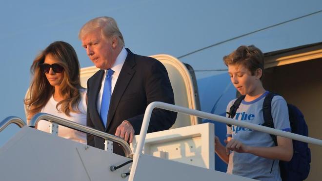 Melania y Barron Trump se instalan en la Casa Blanca