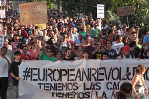 La protesta hoy del movimiento 15-M reúne a más de medio millar de personas en Málaga