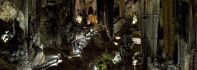La Cueva de Nerja acerca al público su patrimonio y su labor científica con motivo de la Semana de la Ciencia