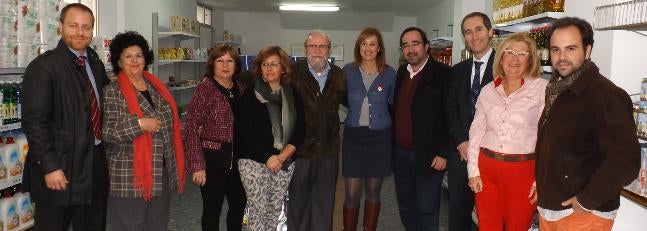 Reparten 200 lotes de comida entre familias sin recursos de Rincón de la Victoria