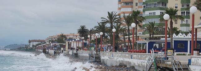 Torrox destina 100.000 euros para estabilizar la playa de Ferrara