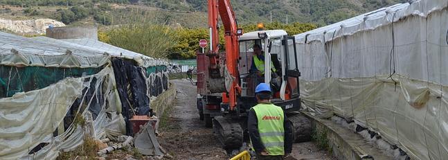 Comienzan las obras de un emisario terrestre de saneamiento en Maro