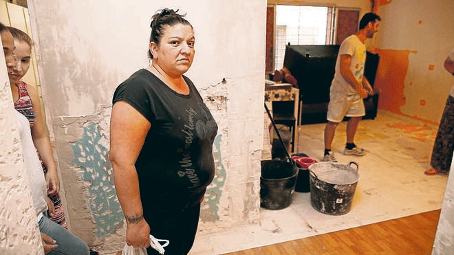 La familia de un niño en silla de ruedas logra que el Ayuntamiento le cambie su VPO por otra en una planta baja